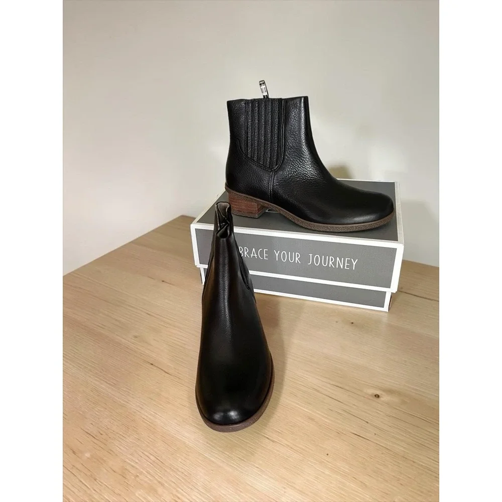 Dansko Daisie Black Waterproof Tumbled Leather Boots Women's 6.5 / 7 EU 37 NIB